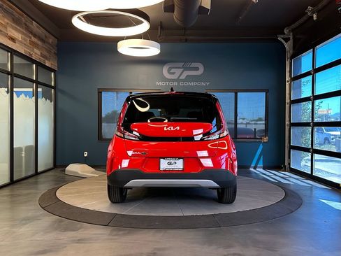 Used 2025 Kia Soul LX w/ LX Technology Package FWD image 4