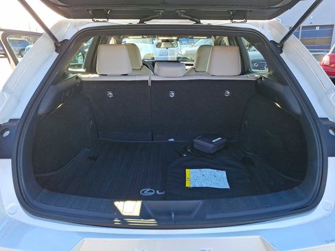 Used 2022 Lexus UX 200 image 23