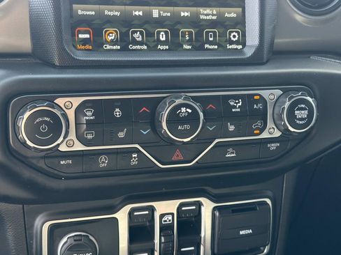 Used 2023 Jeep Gladiator Willys image 15