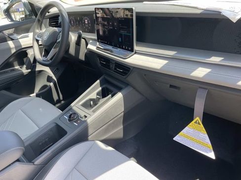 New 2026 Volkswagen Tiguan SE FWD image 28
