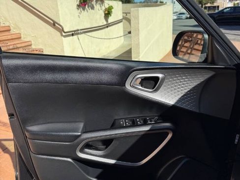 Used 2023 Kia Soul LX FWD image 16
