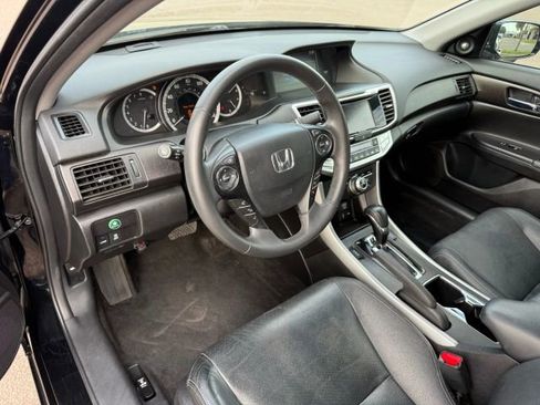 Used 2015 Honda Accord Touring image 10