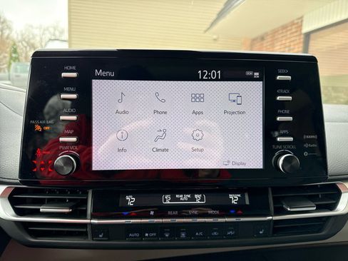 Used 2024 Toyota Sienna XLE image 9