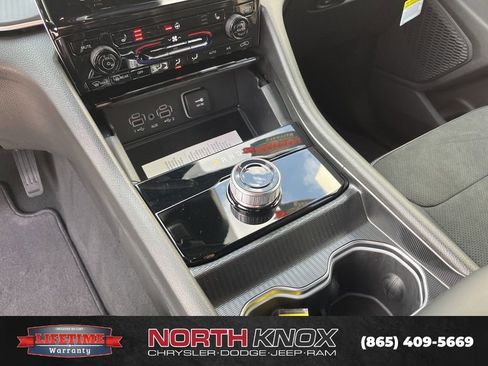 New 2025 Jeep Grand Cherokee L Altitude image 11