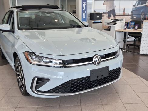 New 2026 Volkswagen Jetta SE FWD image 3