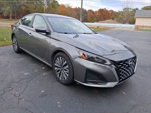 Used 2023 Nissan Altima 2.5 SV image 7