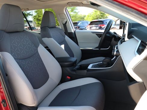 Used 2024 Toyota RAV4 XLE w/ Convenience Package image 30