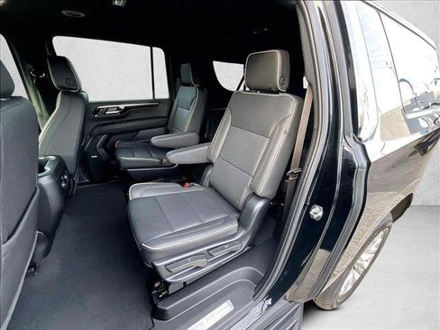 Used 2026 Chevrolet Suburban Premier RWD image 27