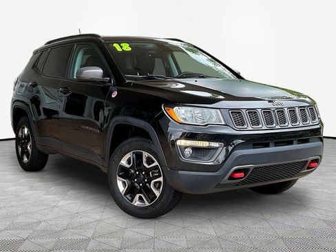 Used 2018 Jeep Compass Trailhawk w/ Leather Interior Group AWD/4WD image 3