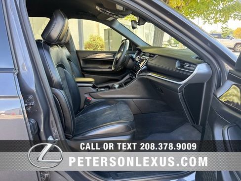 Used 2023 Jeep Grand Cherokee L Altitude image 12