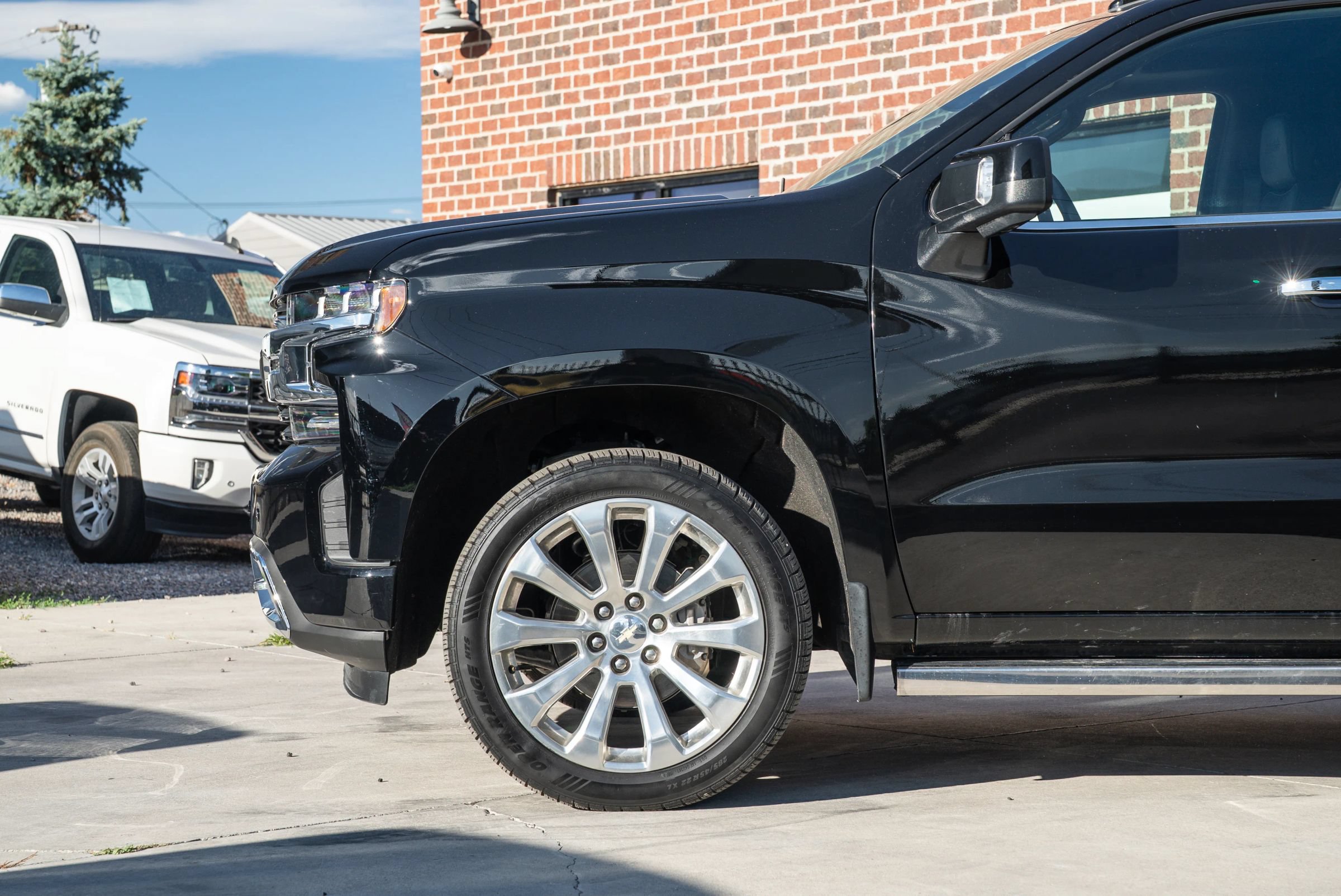 Used 2020 Chevrolet Silverado 1500 High Country w/ Technology Package AWD/4WD image 4
