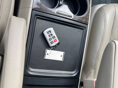 Used 2018 Toyota Sienna image 15