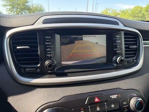 Used 2020 Kia Sorento FWD V6 image 30