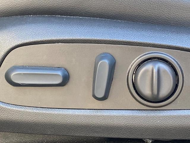 Used 2022 GMC Terrain SLT w/ Tech Package AWD/4WD image 11