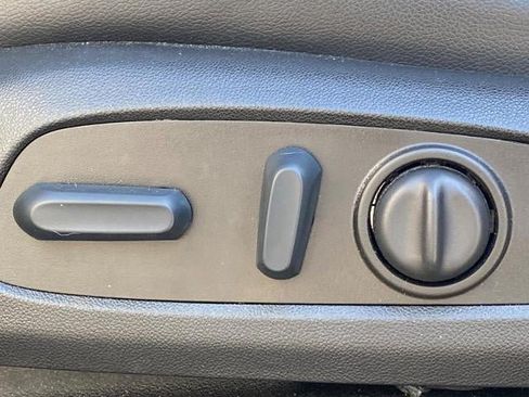 Used 2022 GMC Terrain SLT w/ Tech Package AWD/4WD image 11