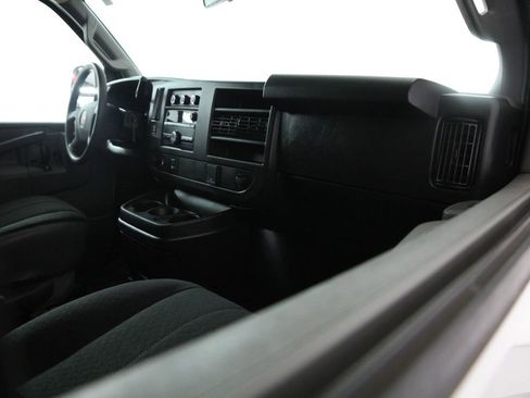 Used 2019 GMC Savana 2500 w/ Driver Convenience Package RWD image 33
