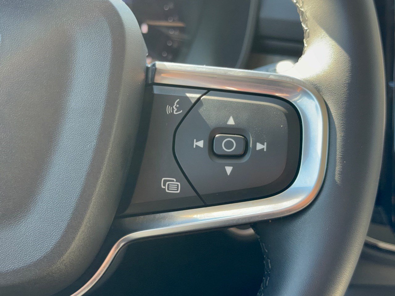 Used 2025 Volvo XC40 B5 Ultra AWD/4WD image 19
