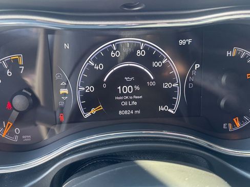 Used 2018 Jeep Grand Cherokee Laredo AWD/4WD image 18