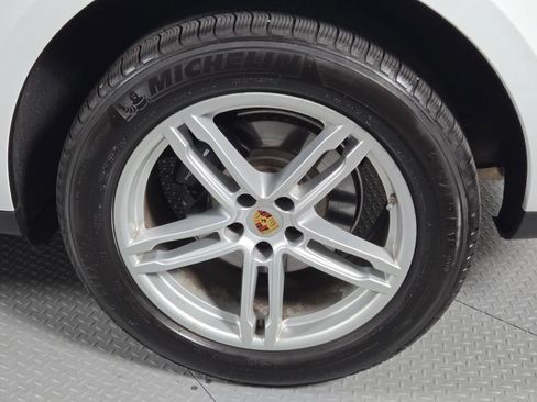 Used 2023 Porsche Macan AWD/4WD image 10