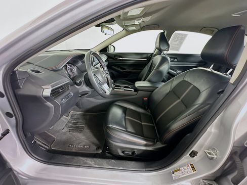 Used 2024 Nissan Altima 2.5 SR FWD image 13