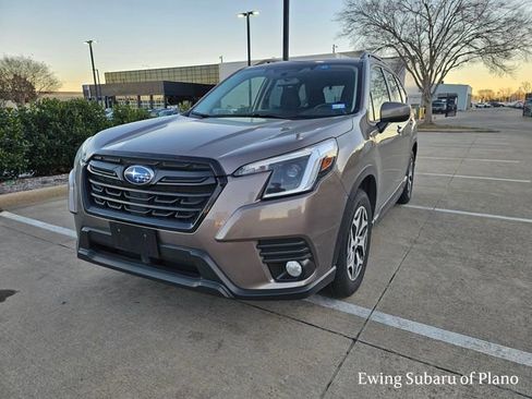 Used 2023 Subaru Forester Premium image 2