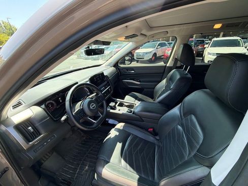 Used 2023 Nissan Pathfinder Platinum AWD/4WD image 7