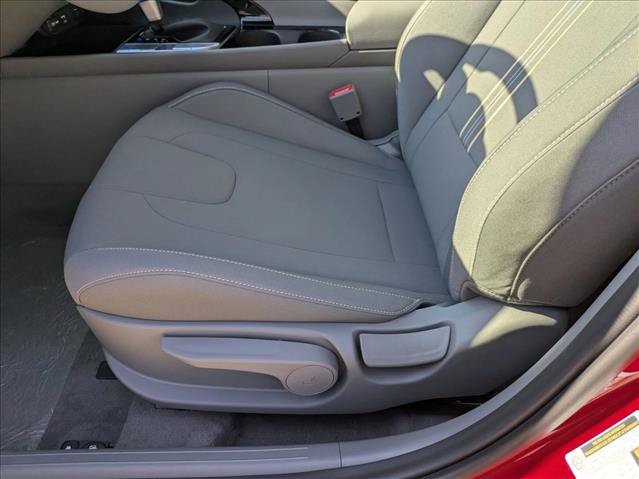 New 2025 Hyundai Elantra SEL w/ Cargo Package FWD image 4