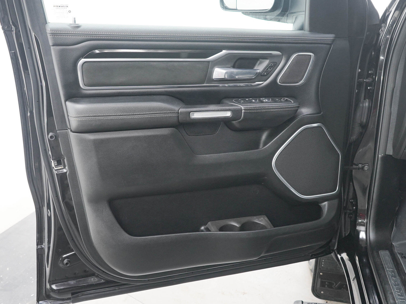 Used 2021 RAM 1500 Laramie AWD/4WD image 18