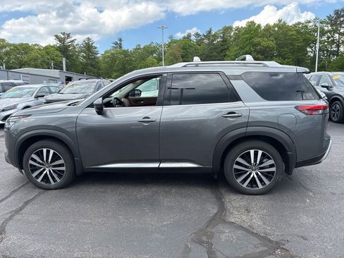 Used 2023 Nissan Pathfinder Platinum AWD/4WD image 4