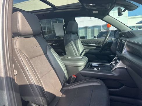 Used 2021 GMC Yukon Denali w/ Denali Premium Package AWD/4WD image 18