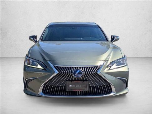 Used 2020 Lexus ES 300h w/ Premium Package image 2