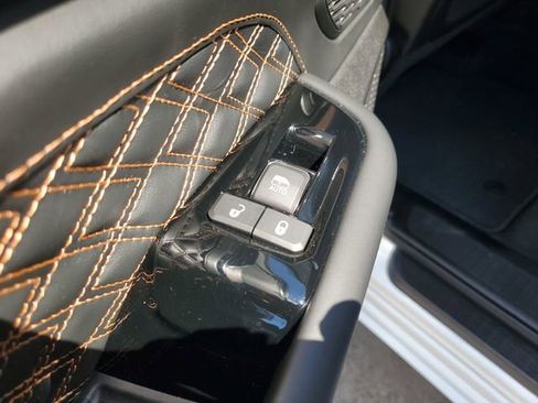 Certified 2023 Jeep Grand Cherokee L Summit w/ Luxury Tech Group V image 20