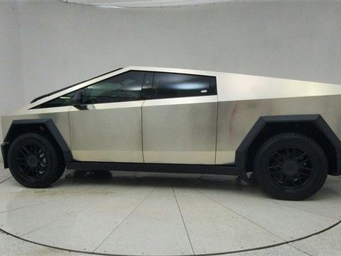 Used 2025 Tesla Cybertruck AWD Crew Cab image 63