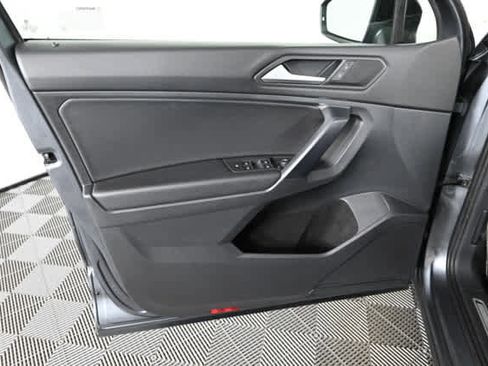 Used 2021 Volkswagen Tiguan SE R-Line image 20