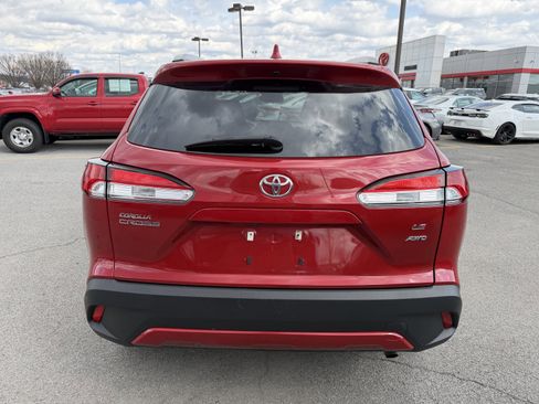 Used 2023 Toyota Corolla Cross LE w/ Moonroof Package image 6