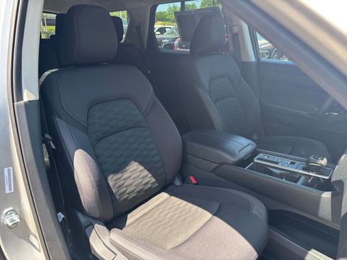 Used 2025 Nissan Pathfinder SV image 38