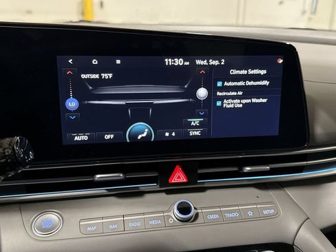 Used 2024 Hyundai Elantra SEL FWD image 17