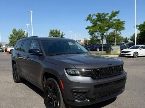 Used 2022 Jeep Grand Cherokee L Limited w/ Black Appearance Package AWD/4WD image 4