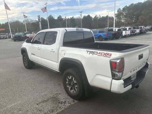 Used 2021 Toyota Tacoma TRD Off-Road w/ Technology Package image 3