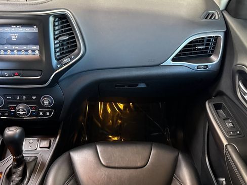 Used 2019 Jeep Cherokee Latitude Plus w/ Comfort/Convenience Group image 29
