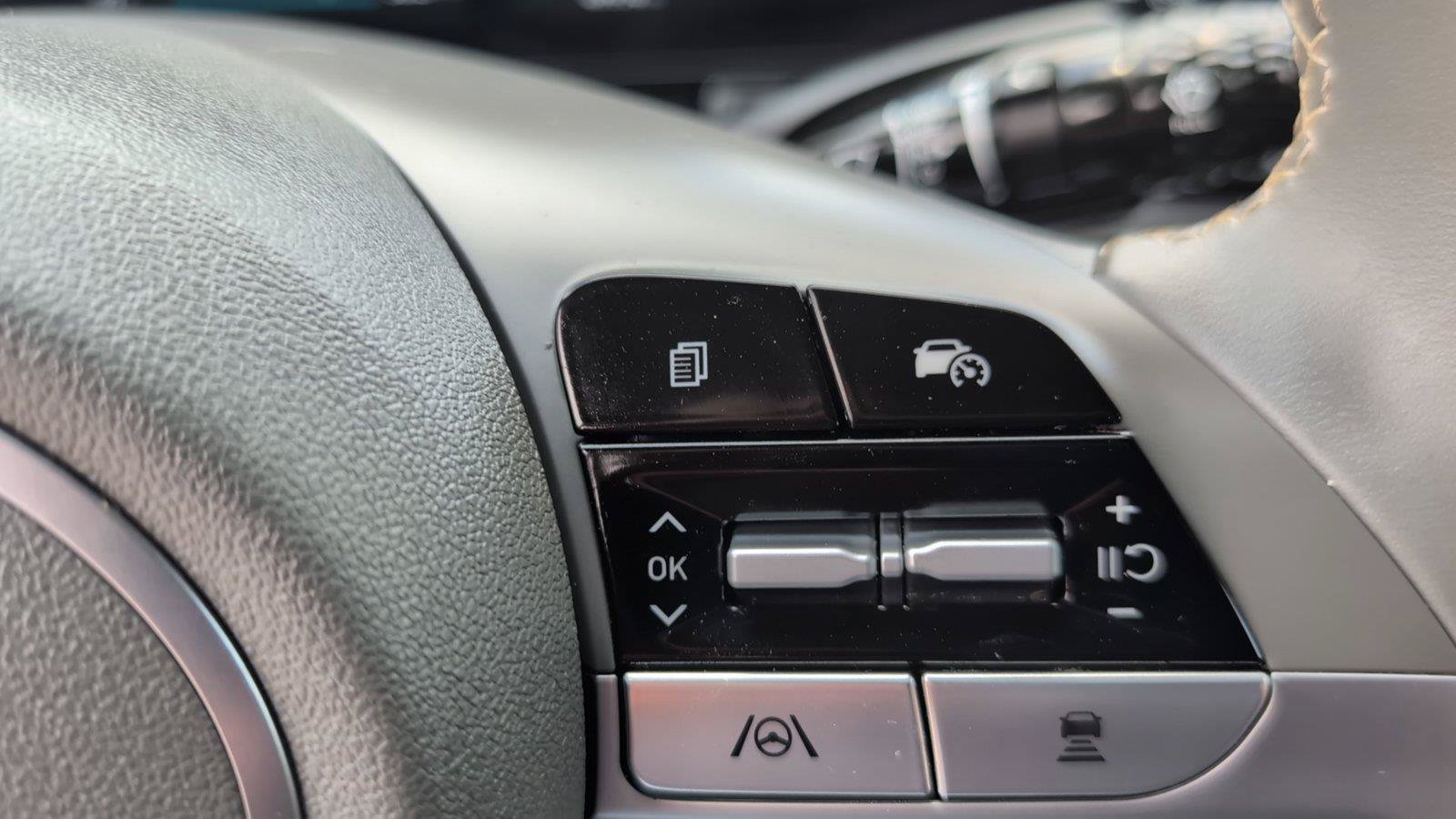 Used 2025 Hyundai Elantra SEL FWD image 29