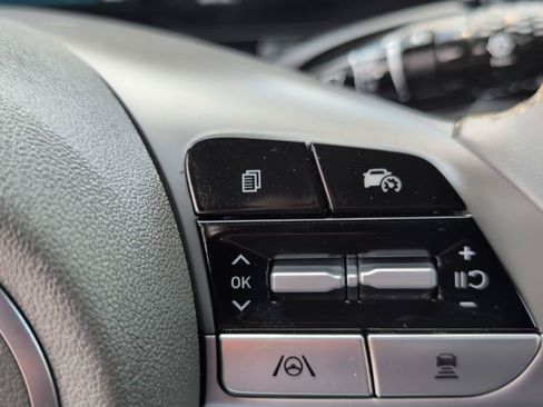 Used 2025 Hyundai Elantra SEL FWD image 29