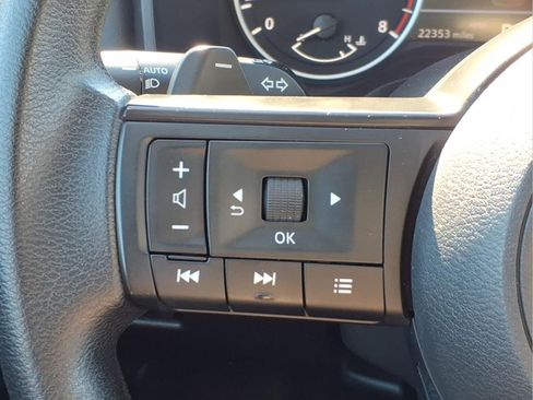 Used 2024 Nissan Rogue SV image 23