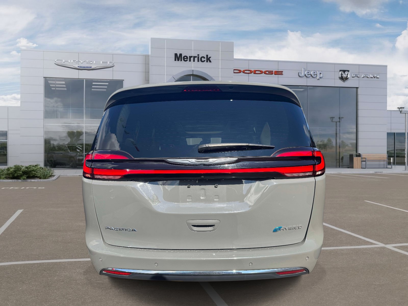 Used 2023 Chrysler Pacifica Limited FWD image 7