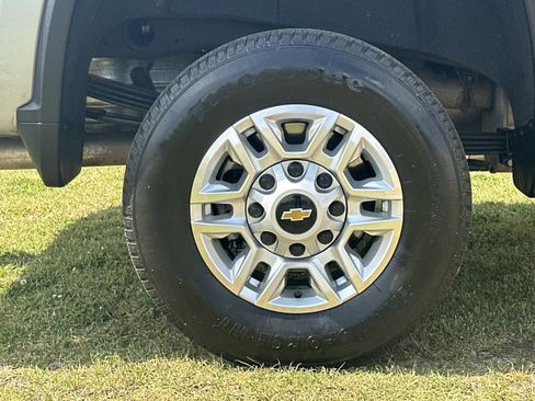 Used 2025 Chevrolet Silverado 2500 LT AWD/4WD image 17