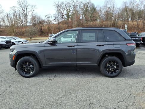 New 2025 Jeep Grand Cherokee Altitude image 5