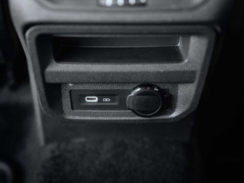 Used 2024 Volkswagen Tiguan SE image 37