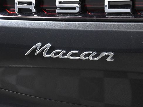 Used 2026 Porsche Macan AWD/4WD image 43