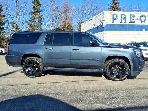 Used 2019 GMC Yukon XL SLT w/ Graphite Performance Edition image 2