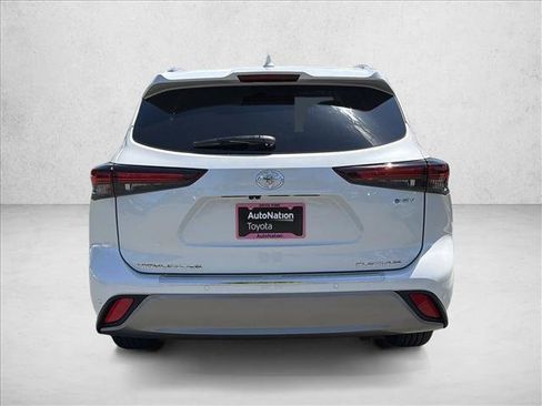 New 2026 Toyota Highlander Platinum AWD/4WD image 6